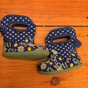 Bogs Kids' Blue Floral and Polka Dot Boots